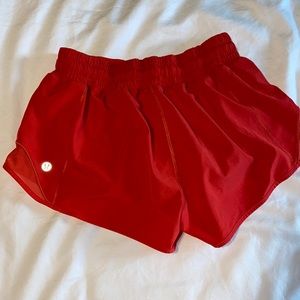 Lululemon Low-Rise Hotty Hot Shorts 2.5 Red Size: 4